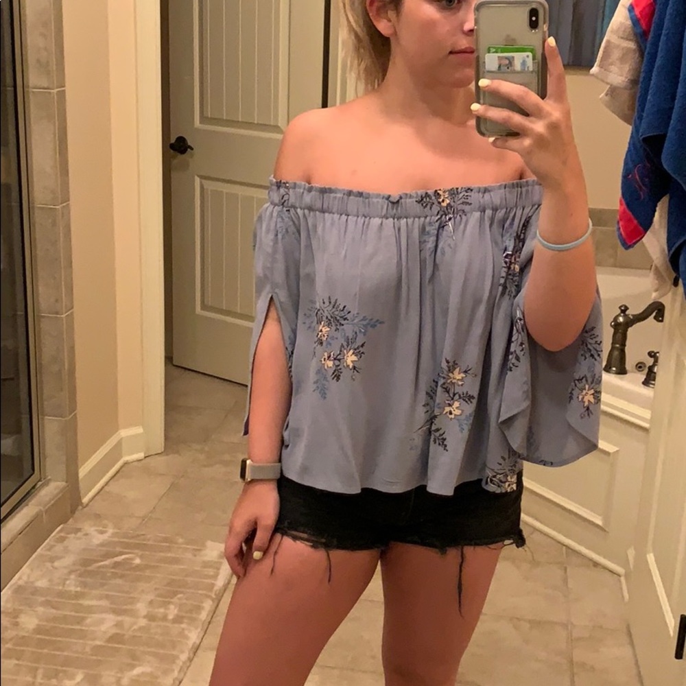 Off the shoulder ASTR blouse